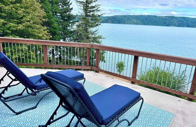 Hood Canal Retreat w/Hot Tub, Game Room & Stunning Views