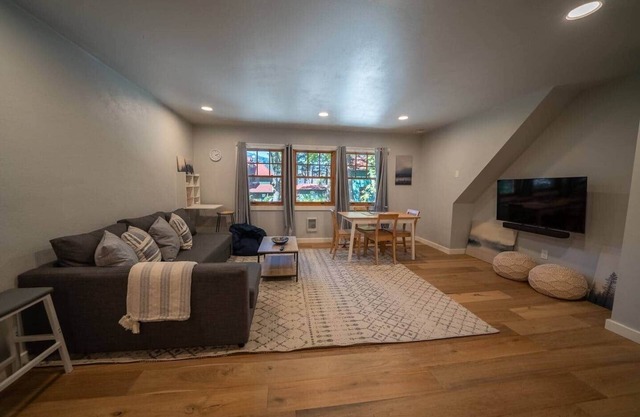 Hood River on the cliff- apartment