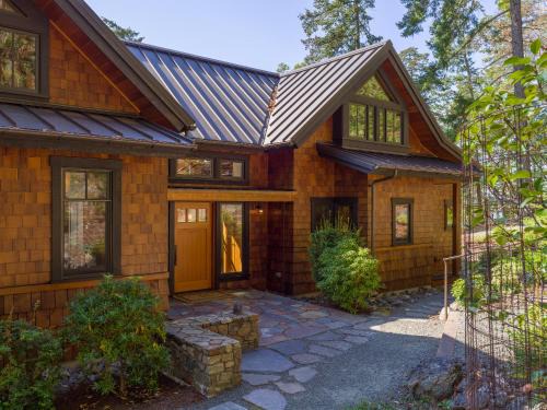 Hook's Nest-magnificent Waterfront Luxury Home