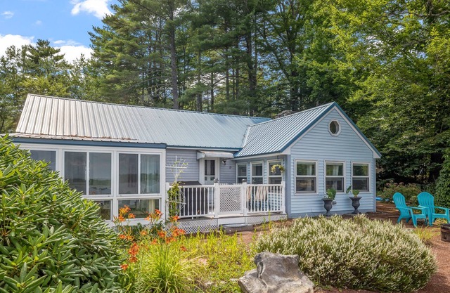 Hope's Haven -Waterfront on Sunrise Lake- w/ HOT TUB