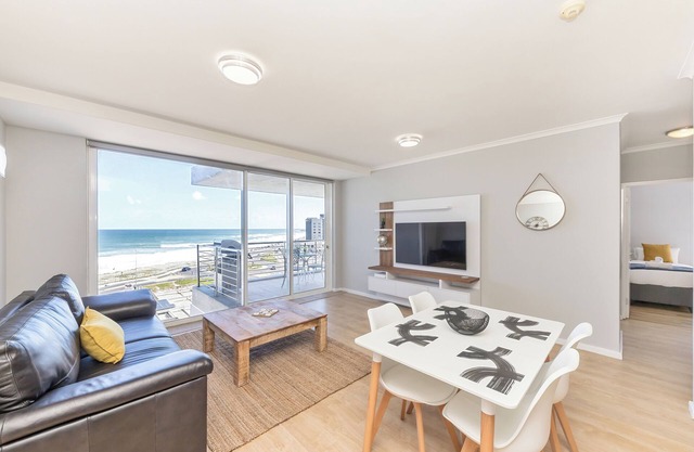 Horizon Bay 303 by HMH