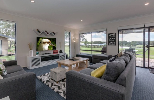 Horizons Golf Club, Villa 124 - Stay right on the golf course!