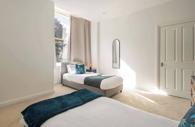Host & Stay | Bond End