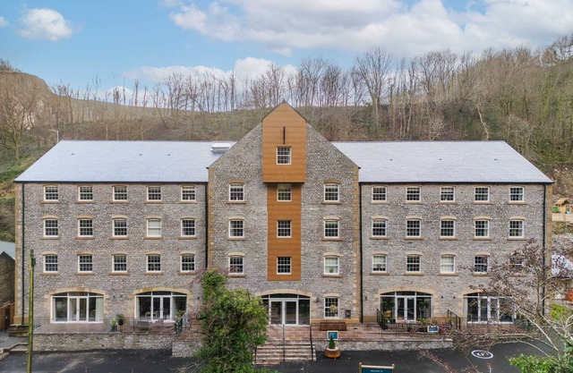 Host & Stay | Rock Mill 1