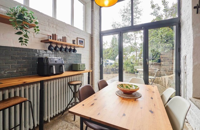 Host & Stay | The Artist's House