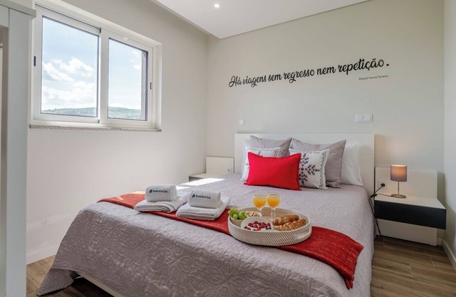 HostWise – Douro View Villa w/10 Suites and Pool