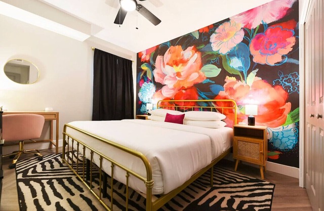 ★ HostWise Stays ★ King Beds, Near Stadiums, Dining, Street Parking