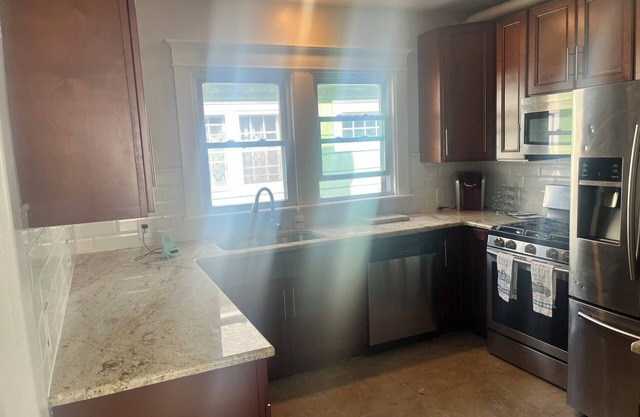 Hot spot on hertel.3Br modern space in Buffalo steps away from the shops/clubs