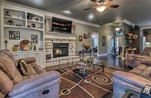 Hot Springs Family Home on Granada Golf Course!