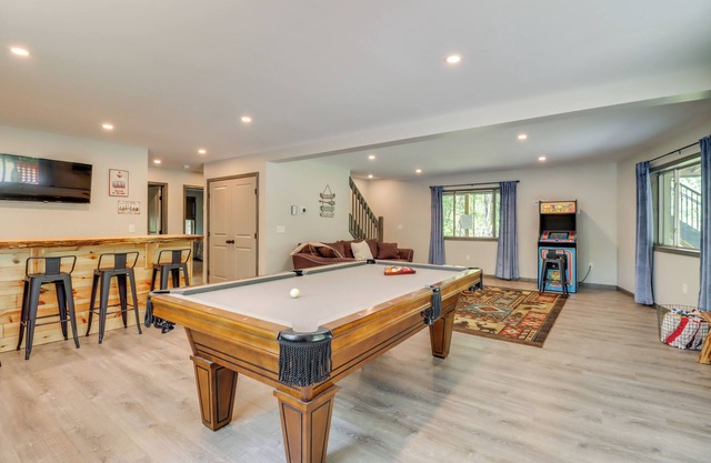 Hot Tub & Community Beach: Albrightsville Home!