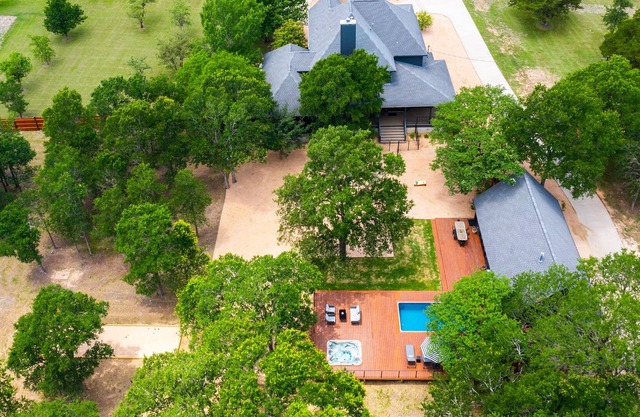 Hot Tub + Fire Pit + Game Room + Pool | Separate Guesthouse | Great 4 Gatherings