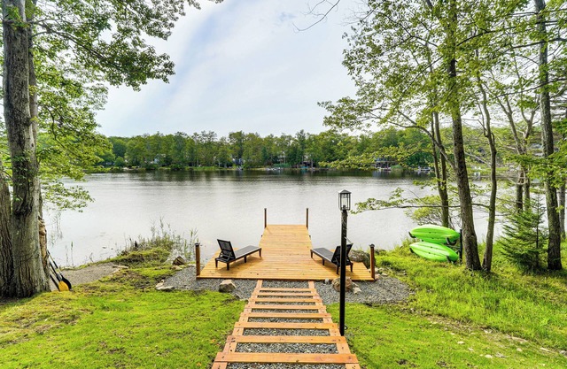 Hot Tub + Game Room! Lakefront Gem in Pocono Mtns