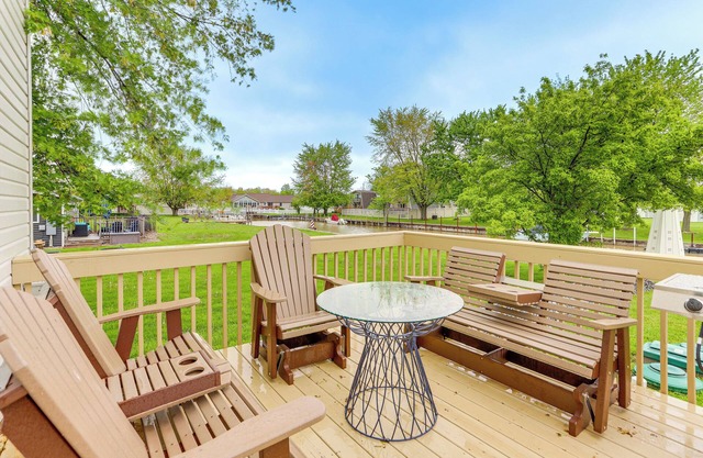Hot Tub, Lake Access, & Dock: Port Clinton Retreat