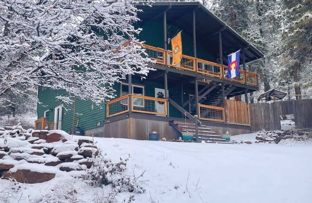 Hot tub-Mountain retreat on 4 acres - only 7 mi to downtown Durango