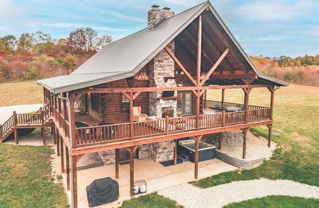 Hot Tub, Pool Table, & so much more! Sleeps 16