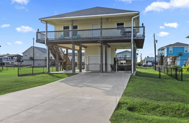 Hot Tub | Sleeps 7 | Yard for 2 Pets