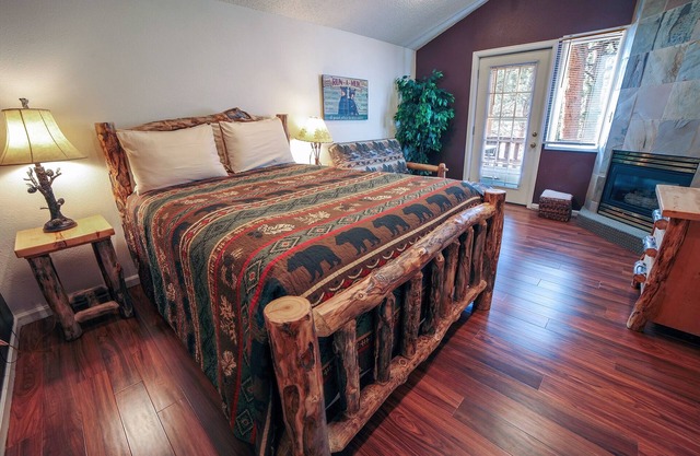 Hot tub suite with full kitchen, patio with river view