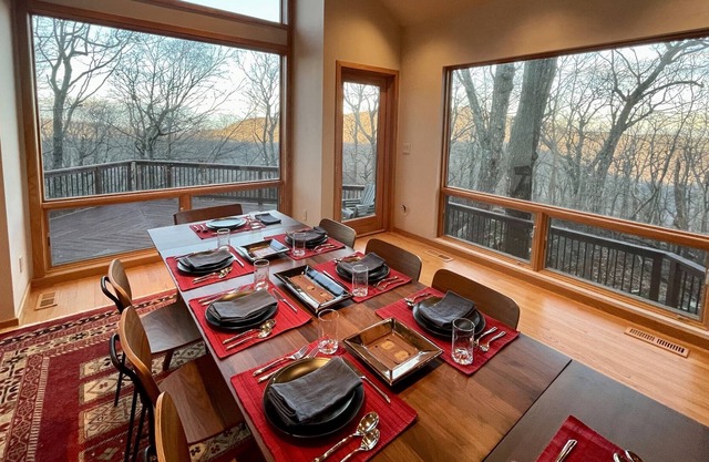 Hot Tub & Views | Mid Century Modern Wonder