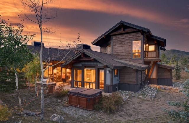 Hot Tub + Views + Ski Shuttle - Blue Skies at the Shores