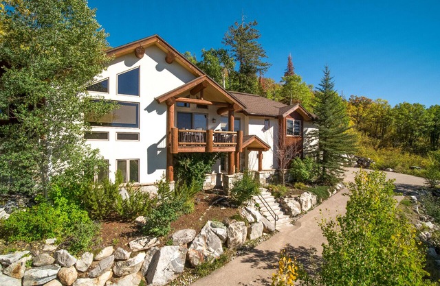 Hot Tub w/Panoramic Views at Emerald View Chalet - Luxury Home, 4 Kings + 2 Twins, Game Room,