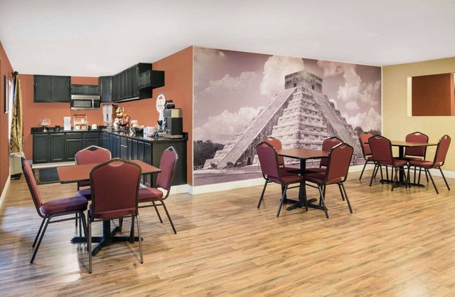 Hotel 7 Inn Anna