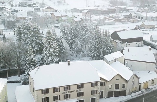 Hotel converted into a group B&B with 20 rooms and 18 bathrooms