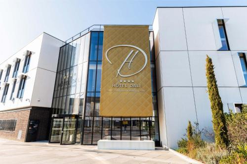 Hotel Dali Val d'Europe, Tapestry Collection by Hilton