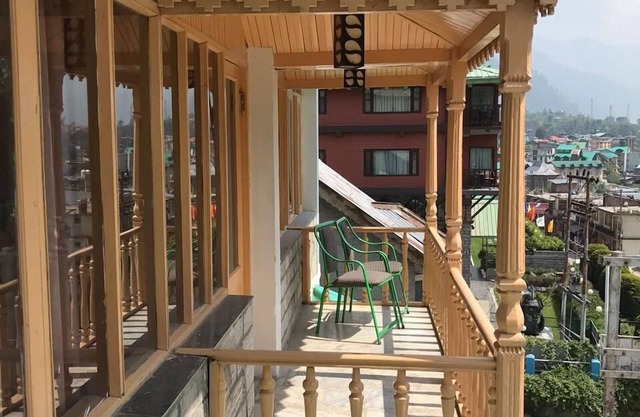 HOTEL EVERGREEN
