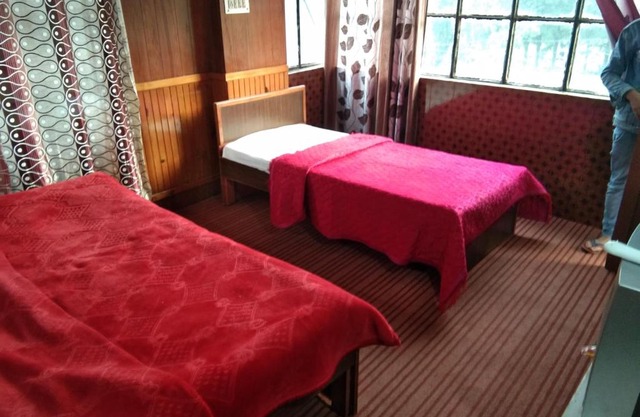 Hotel New Baharat Zoo Road, Nanitial