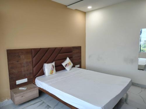 Hotel O Midway Treat Barwani