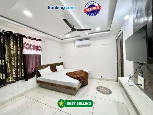 HOTEL SHALIMAR ! UJJAIN fully-Air-Conditioned hotel at prime location with wifi & Parking availability, Newly constructed and Luxurious Rooms