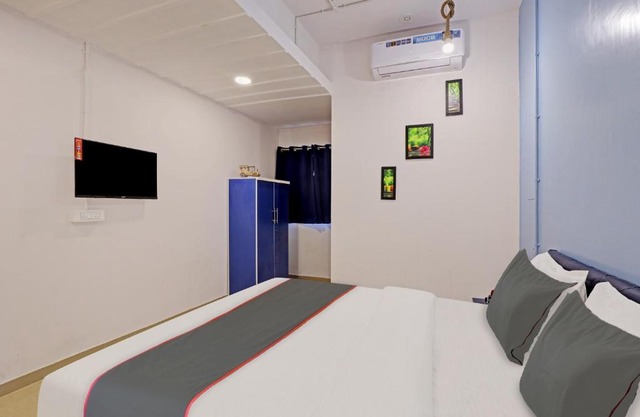 Hotel Solitaire, Best Luxurious Hotel AC Rooms In Surat