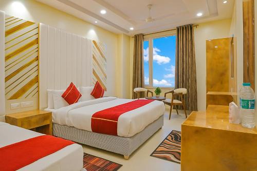 Hotel Worth Newly Bulit - New Delhi