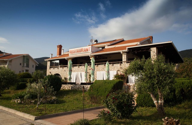 Hotel Zlatni Lav