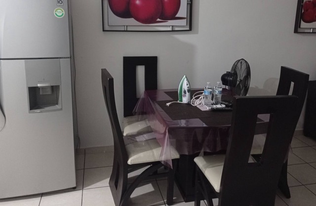 House 10 minutes from beaches