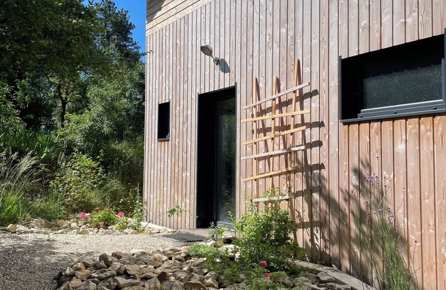 House 10min from Cahors in the heart of the woods with swimming pool