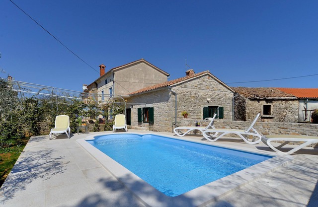 House 1829/21736 (Istria - Rakalj), 1500m from the beach