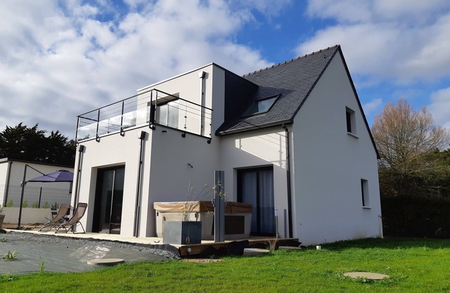 House 200 metres from the beach with jacuzzi