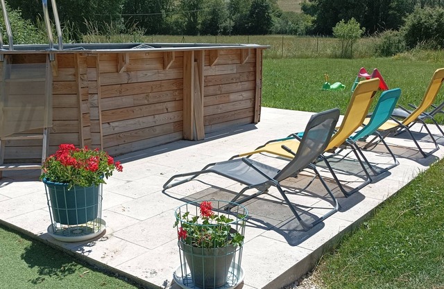HOUSE 3 MINUTES FROM MONTCUQ WITH SWIMMING POOL AND LARGE ENCLOSED GARDEN