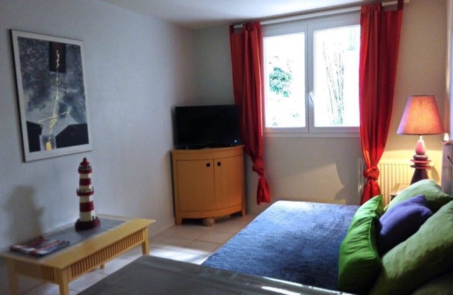 HOUSE 4/5 PEOPLE LA ROCHELLE