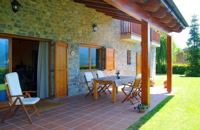 House 5 rooms 10 Pax, Fireplace, Garden, Cadí Views & Wi-Fi