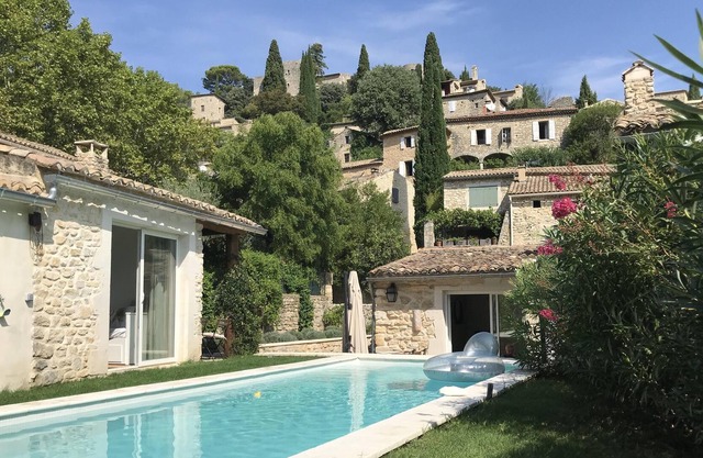 House 6/8 people with swimming pool in one of the most beautiful villages in France