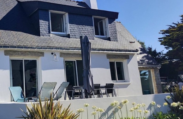 House 9 pope sight sea 150m beach Kercambre, linen and household included
