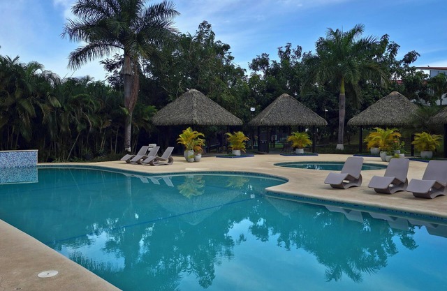House a few meters from the beach, with social area and an exclusive beach club.