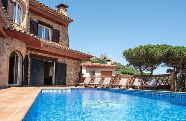 House a la Muntanya on the Edge of la Platja