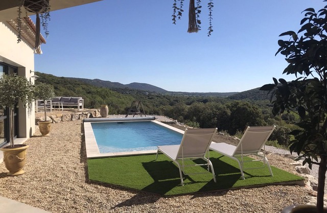 House at the foot of the Pic Saint Loup with swimming pool