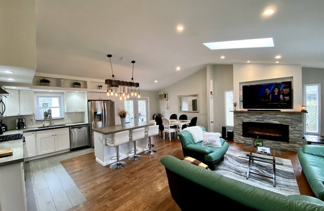House by a Stream 6BR/4BA w/a Sauna & Hot Tub