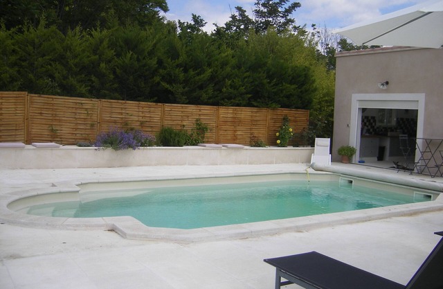 House conditioned countryside Facing the Luberon with private pool