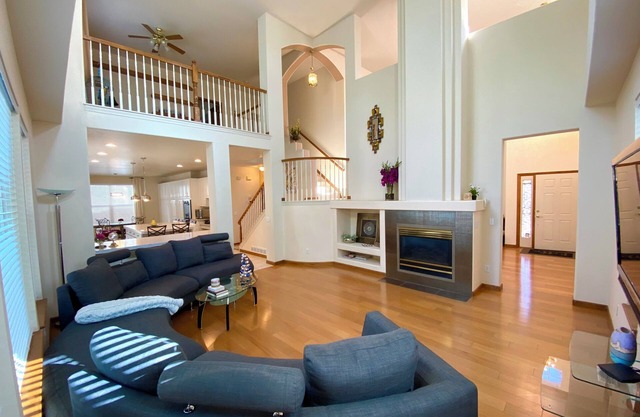 House -Extend your stay to SAVE! Visit Gorgeous Castle Pines, CO- Great location