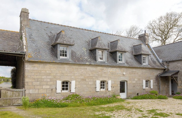 House 'Ferme Kerlan Plage 5min by Car' with Private Garden